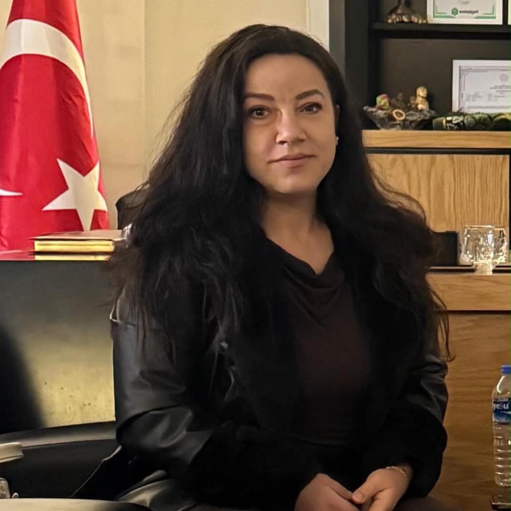 İpek Gezer