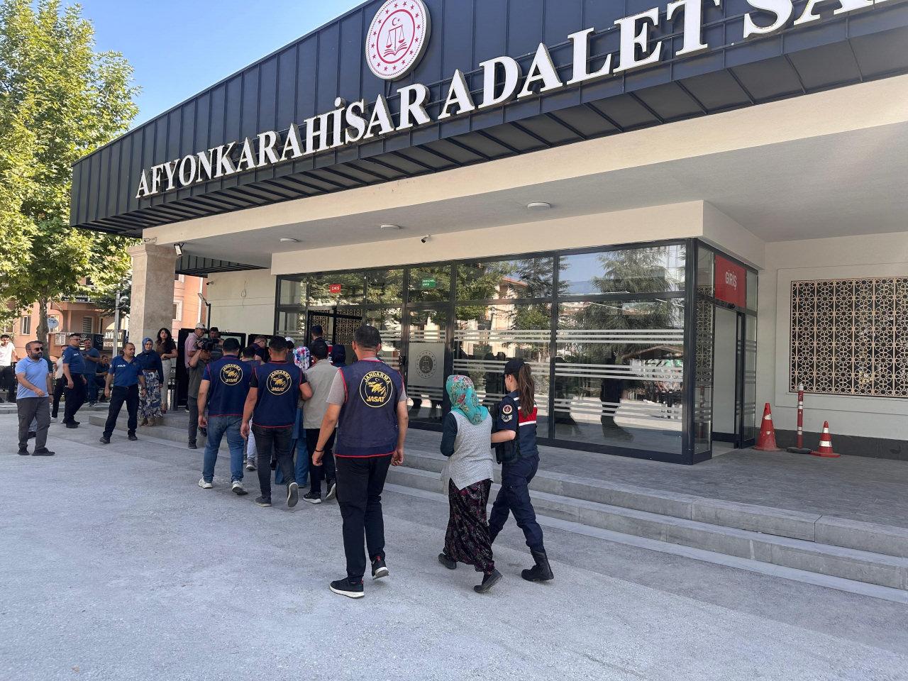 Şüpheliler ifadelerinin ardından adliyeye sevk edilecek.
