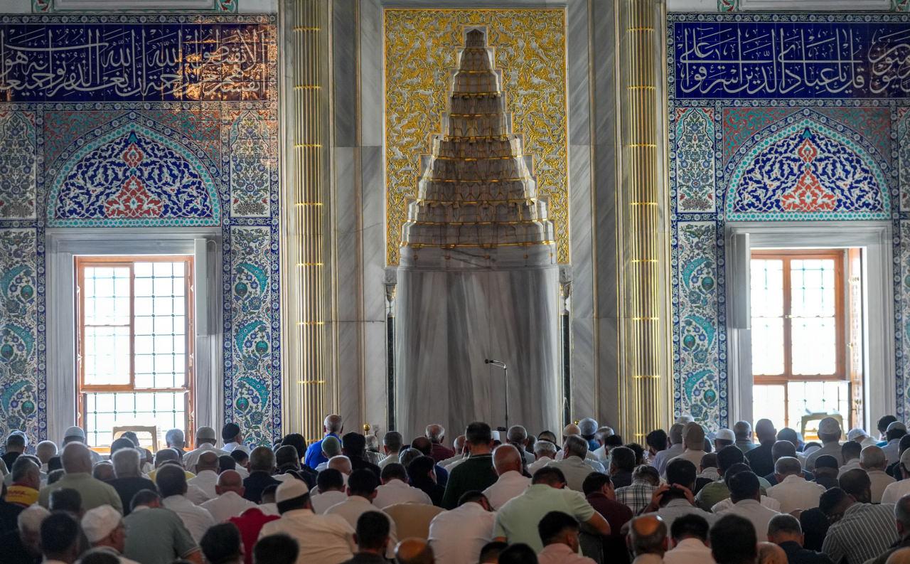 Diyanet İşleri Başkanlığı tarafından hazırlanan 'Kardeşlik' başlıklı cuma hutbesi, Türkiye genelindeki camilerle birlikte Ankara Kocatepe Camii'nde de okundu.