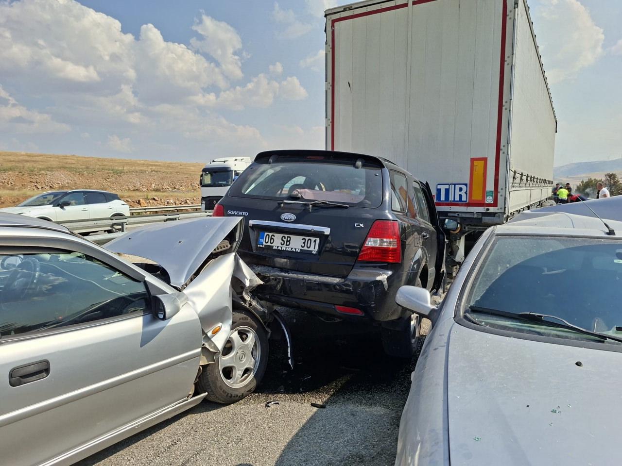 Olay yerine çok sayıda ekip sevk edildi. 