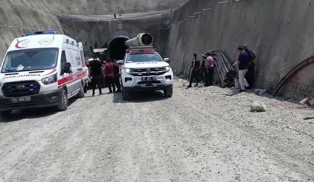 Adana&rsquo;da boru d&ouml;şeme &ccedil;alışmasında g&ouml;&ccedil;&uuml;k: 1 iş&ccedil;i hayatını kaybetti