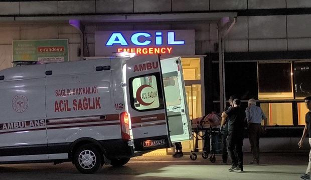 Batman&rsquo;da iki otomobil t&uuml;nel girişinde &ccedil;arpıştı: 12 yaralı