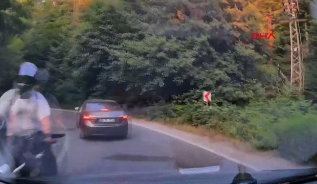 Bolu'da motosikletin otomobile &ccedil;arptığı kaza, ara&ccedil; i&ccedil;i kamerasında