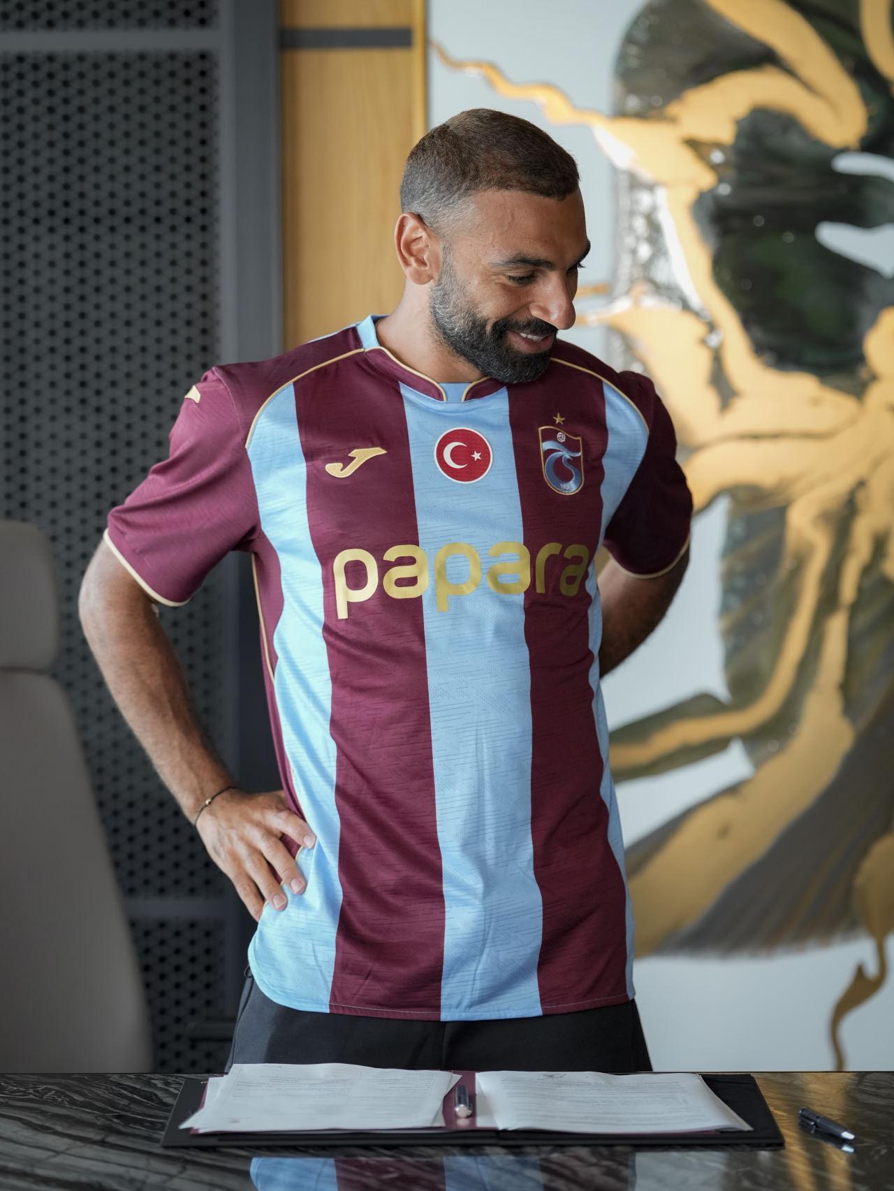 Mohamed Salah, Trabzonspor ile 2 yıllık sözleşme imzaladı.