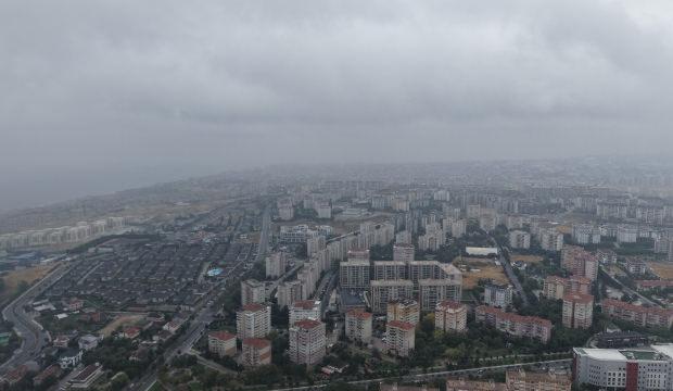  İstanbul&rsquo;da yaz g&uuml;n&uuml; kış havası: Leylekler g&ouml;&ccedil; yolunda