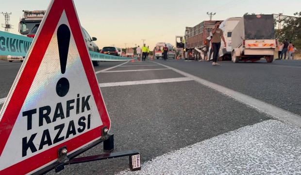 Malatya'da minib&uuml;s ile TIR &ccedil;arpıştı; 18 yaralı