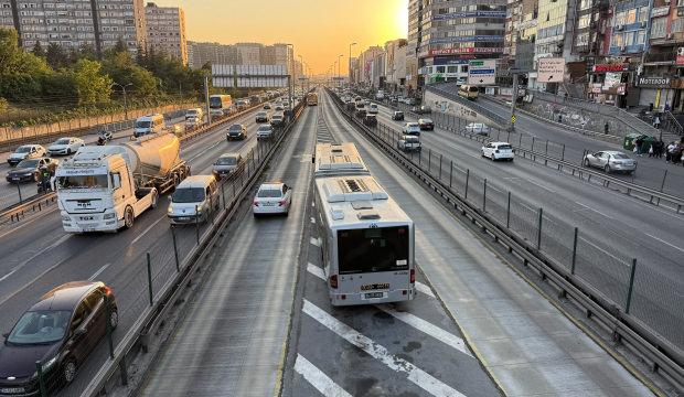 İstanbul'da korkun&ccedil; olay: Metrob&uuml;sten d&uuml;şen kadına başka bir metrob&uuml;s &ccedil;arptı!