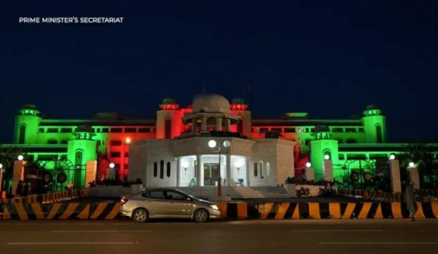 Pakistan'daki simge yapılar, T&uuml;rkiye, S.Arabistan ve Pakistan bayraklarıyla ışıklandırıldı