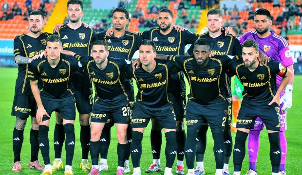 S&uuml;per Lig'de 2 şampiyonluk yaşamıştı! Milli futbolcu 1. Lig ekine imza attı