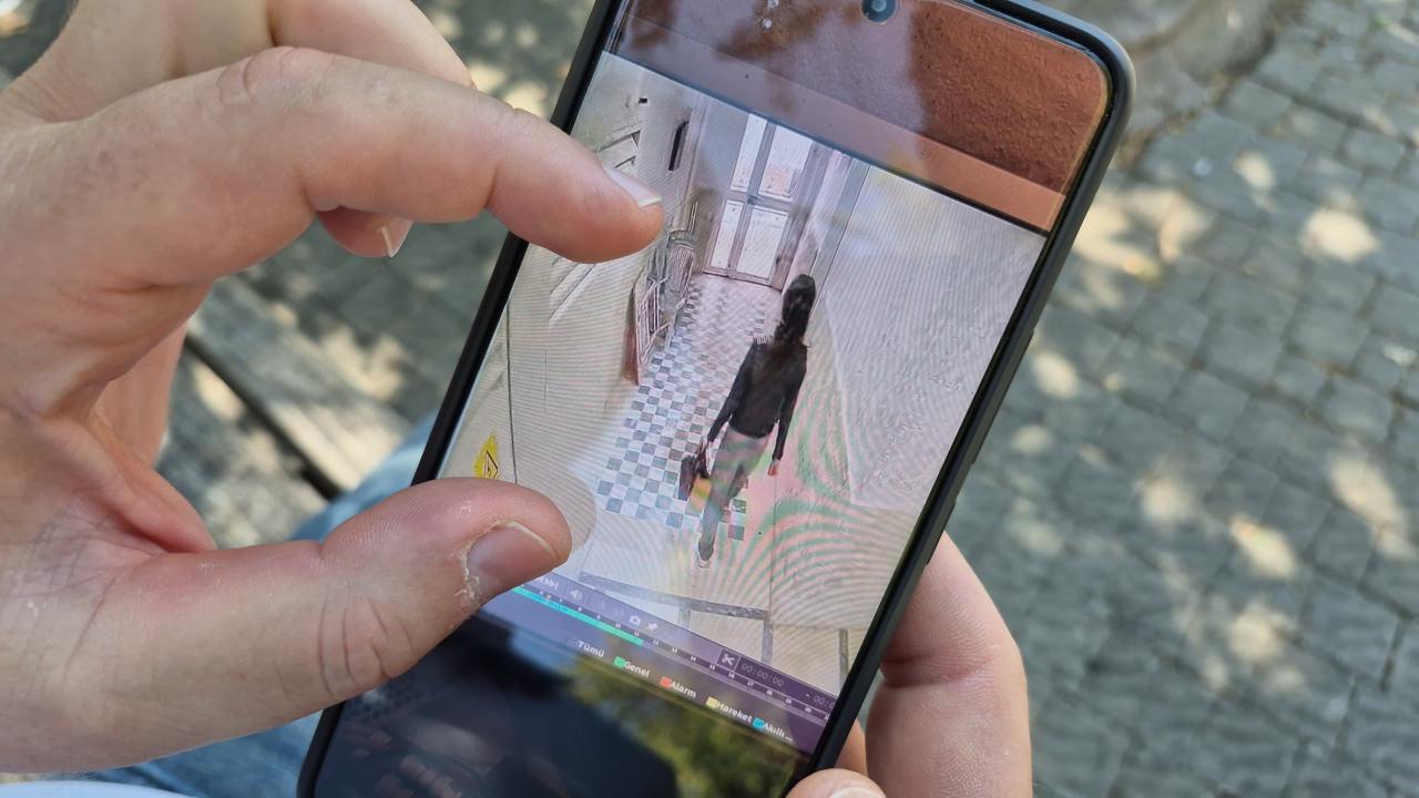 Eskişehir'de 4 gündür aranan kayıp kıza internetten talimat verildiği iddiası.