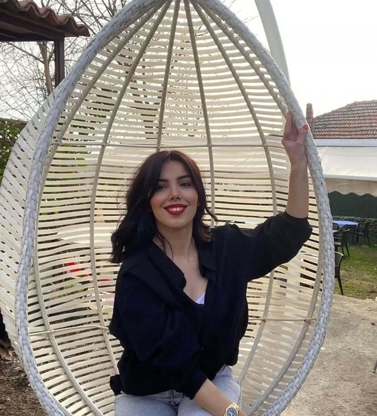 Fatma Kara (27) 