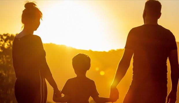 T&uuml;ketim k&uuml;lt&uuml;r&uuml;n&uuml;n kıskacına aile: &ldquo;Sahip olmak&rdquo; mı, &ldquo;Ait olmak&rdquo; mı? 