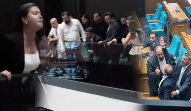 &Uuml;sk&uuml;dar&rsquo;da CHP'liler ve Yeni Partililer birbirine girdi: &lsquo;Alayınızı&hellip;&rsquo;