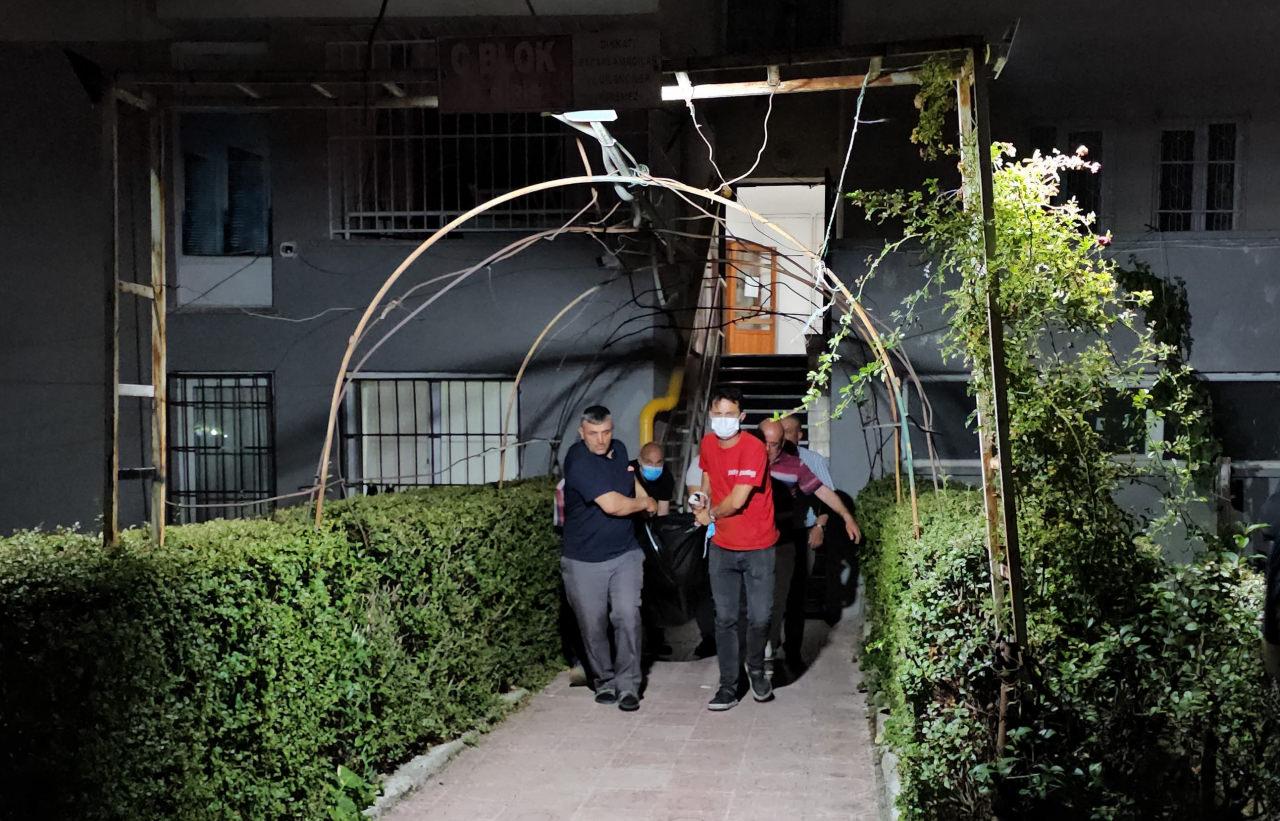 Çorum'da apartmandan yayılan kötü koku üzerine girilen evde bir kişinin hayatını kaybettiği belirlendi.