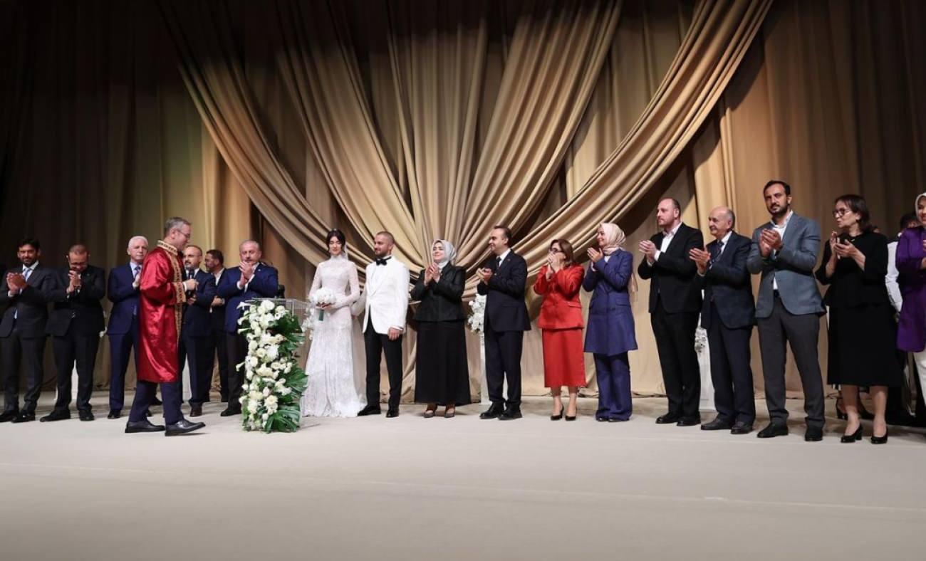 2022 T&uuml;rkiye g&uuml;zeli Nursena Say evlendi! Siyaset d&uuml;nyası bu d&uuml;ğ&uuml;nde buluştu