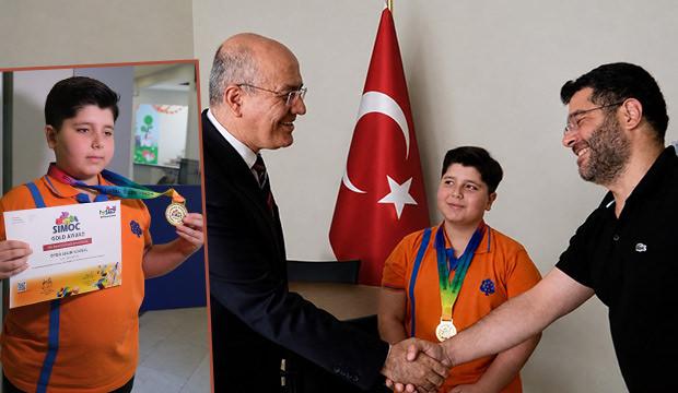 Singapur'da T&uuml;rkiye'yi gururlandıran birincilik: &Ouml;mer Selim'den b&uuml;y&uuml;k başarı