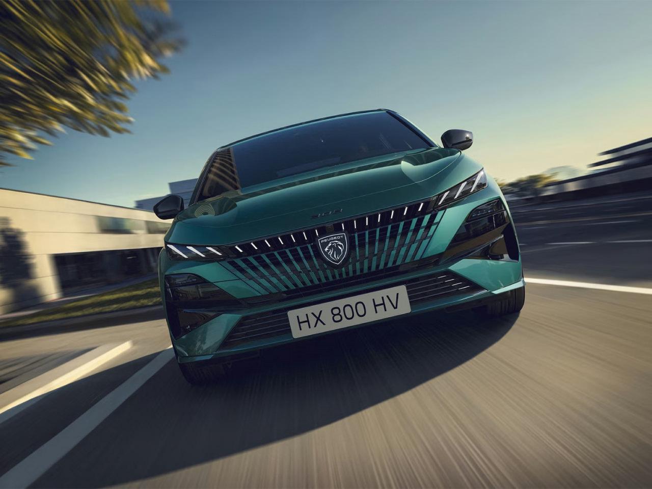 Yeni Peugeot 308, güncellenen tasarımı ve teknolojik donanımlarıyla Türkiye’de yollara çıkıyor.