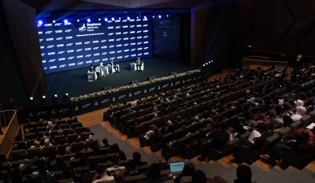 17 yaşındaki gen&ccedil;lerden d&uuml;nyaya diplomasi mesajı!