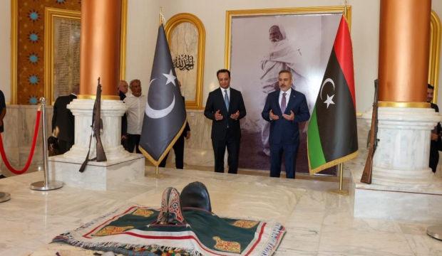Bakan Fidan, Libya'nın milli kahramanı &Ouml;mer Muhtar&rsquo;ın mezarını ziyaret etti