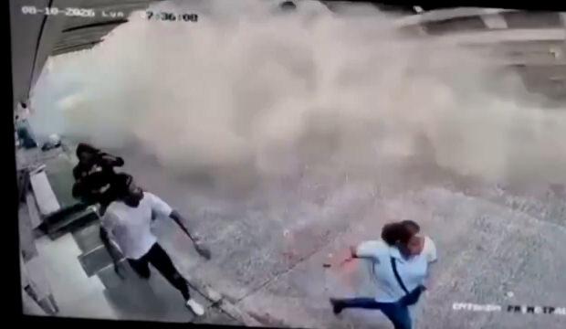 7,4 l&uuml;k depremde bina saniyeler i&ccedil;inde yerle bir oldu