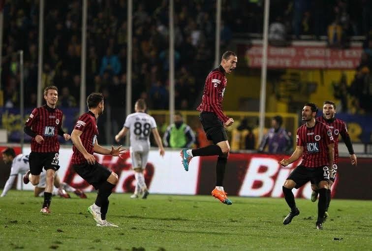 Gençlerbirliği'nin evinde Fenerbahçe'yi yendiği son maçtan bir kare