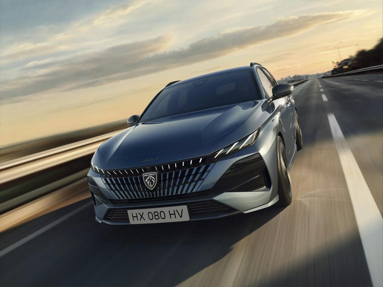 Yeni Peugeot 308, Türkiye’de 2 milyon 360 bin TL’den başlayan fiyatlarla Allure ve GT donanım seçenekleriyle satışa sunuldu.