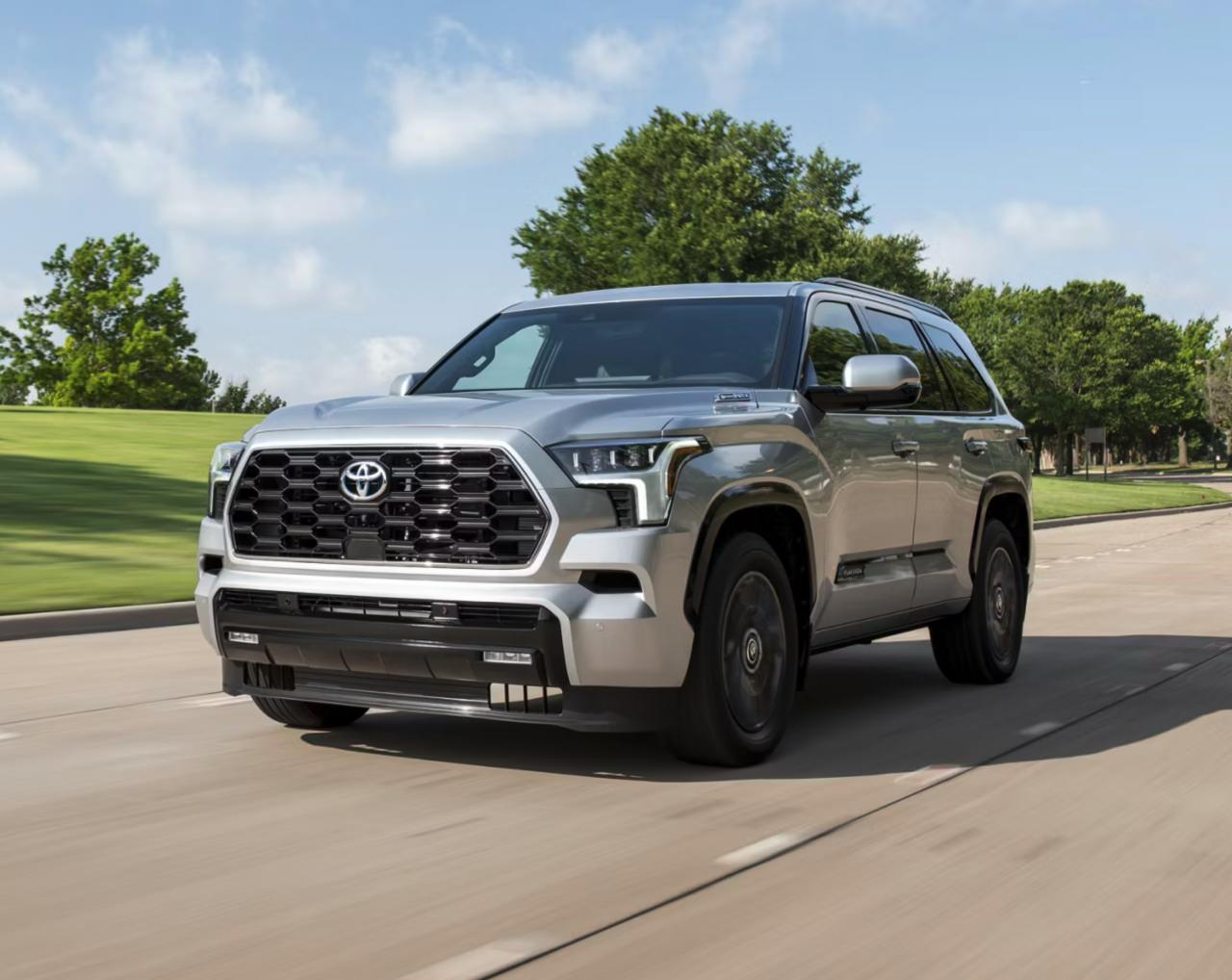 Toyota Sequoia, 400 bin kilometreyi aşma ihtimali en yüksek otomobil modelleri araştırmasında yüzde 39,1'lik oranla ilk sırada yer aldı.