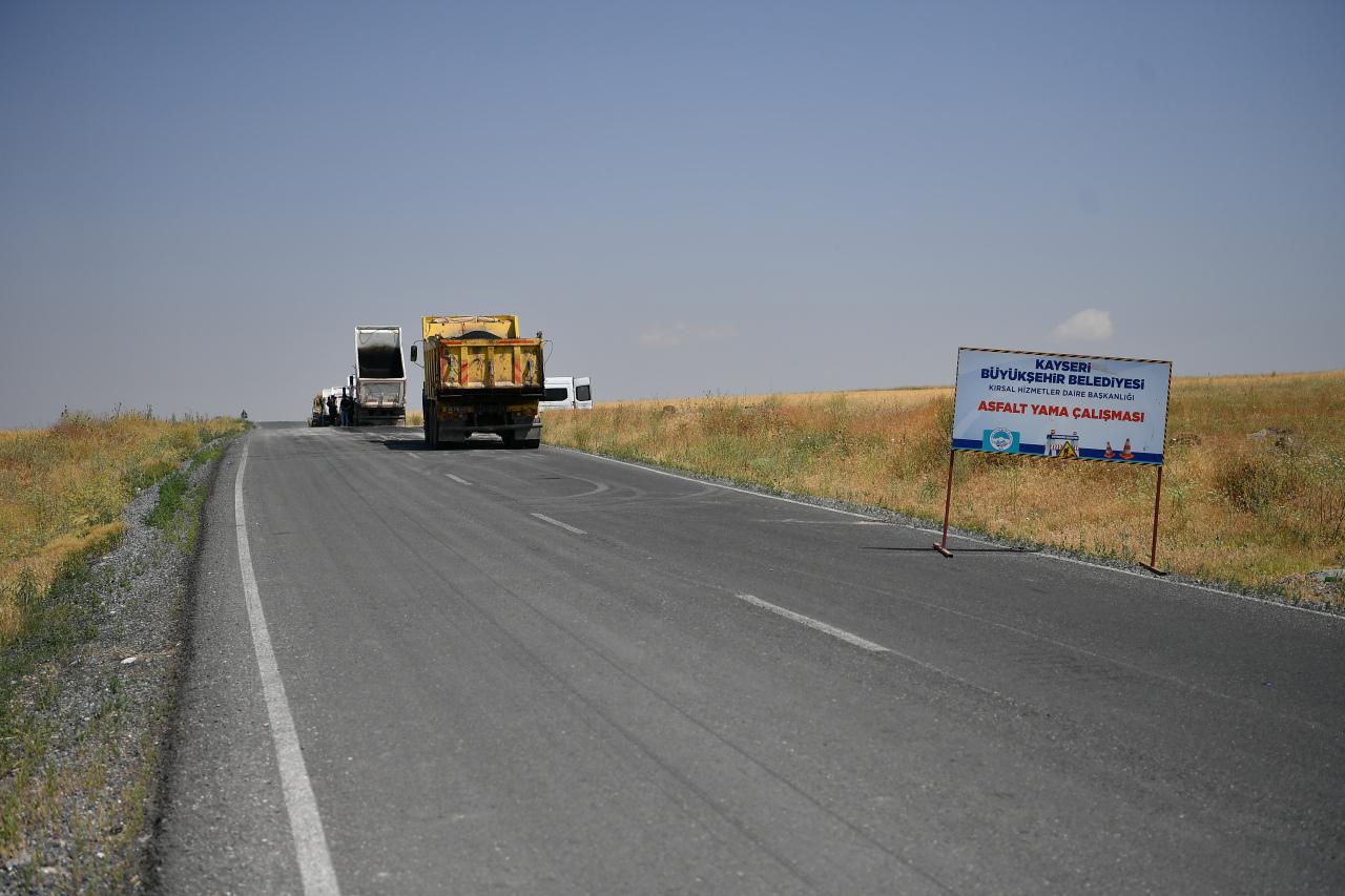 Yolların onarımı gerçekleştiriliyor.