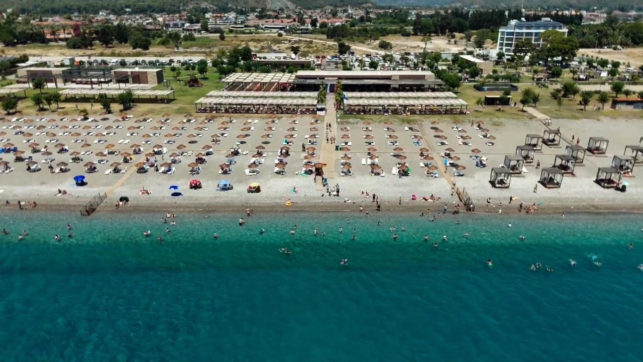 Antalya halk plajlarına yoğun ilgi: Ziyaretçi sayısı üç milyona yaklaştı