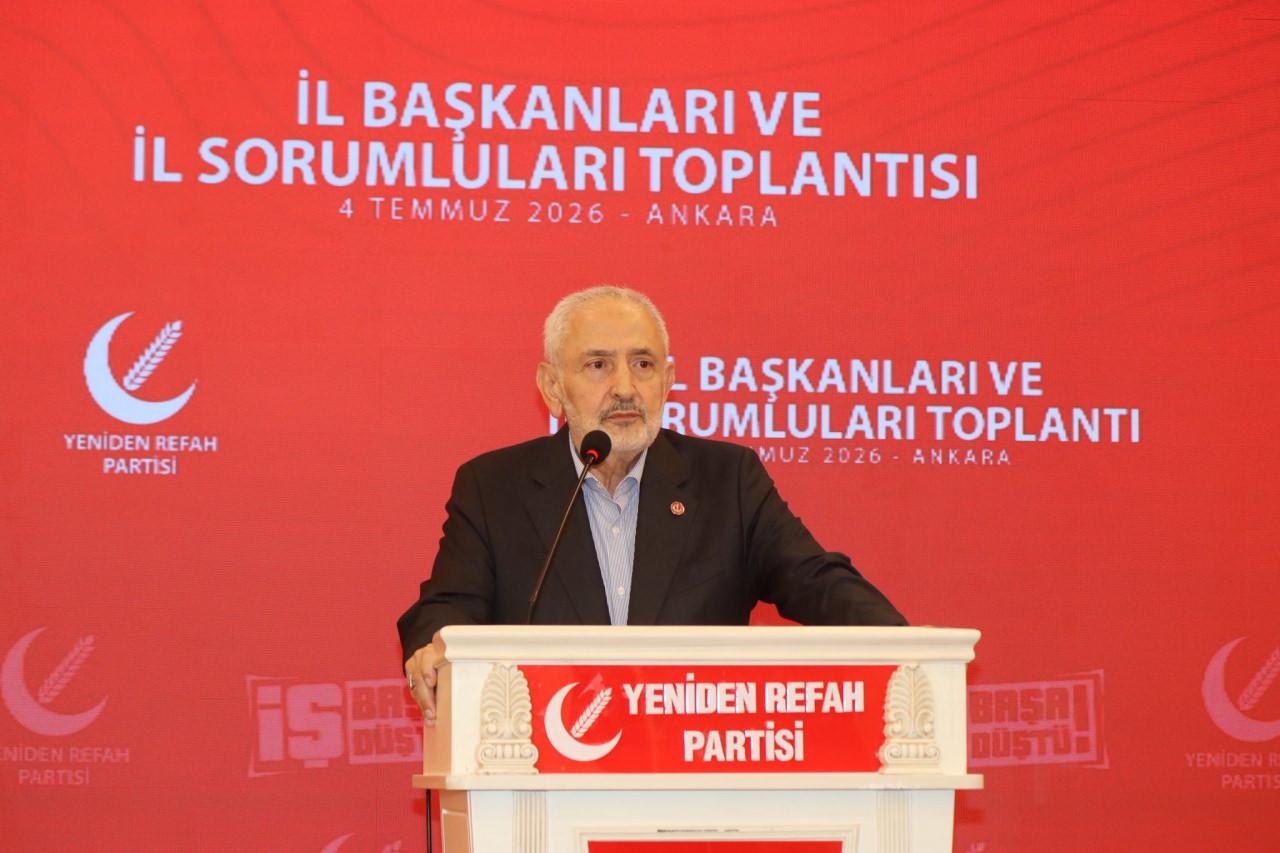Yeniden Refah Partisi Genel Başkan Vekili Prof. Dr. Sacit Günbey, 4 Temmuz'da düzenlenen 'İl Başkanları ve İl Sorumluları Toplantısı'nda konuşma yaparken.