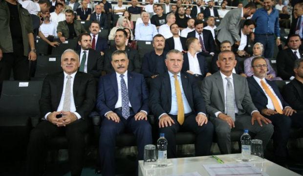 Bakan &Ccedil;ift&ccedil;i, Bakan Bak ve TFF Başkanı Hacıosmanoğlu Amed-Erzurumspor ma&ccedil;ında!