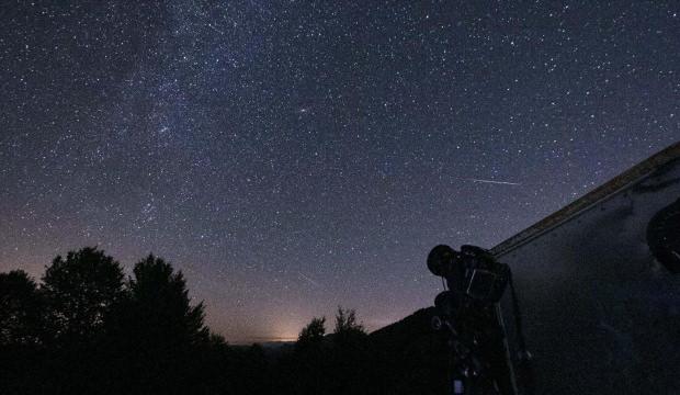 Bu gece g&ouml;ky&uuml;z&uuml;ne bakmayı unutmayın! Saatte 100&rsquo;den fazla meteor g&ouml;r&uuml;lecek