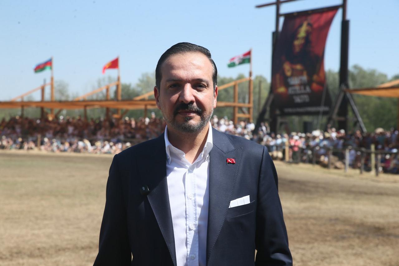 AK Parti Genel Başkan Yardımcısı Kürşad Zorlu, Macaristan'da düzenlenen Büyük Hun-Türk Kurultayı'nda konuştu
