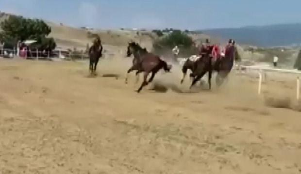 Kastamonu&rsquo;da festivalde at yarışında kaza: 1 jokey yaralı, 2 at &ouml;ld&uuml;