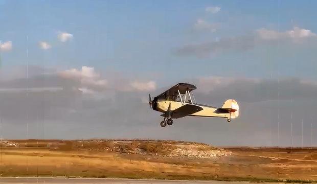 T&uuml;rkiye'nin ilk seri &uuml;retim u&ccedil;ağının replikası g&ouml;ky&uuml;z&uuml;nde