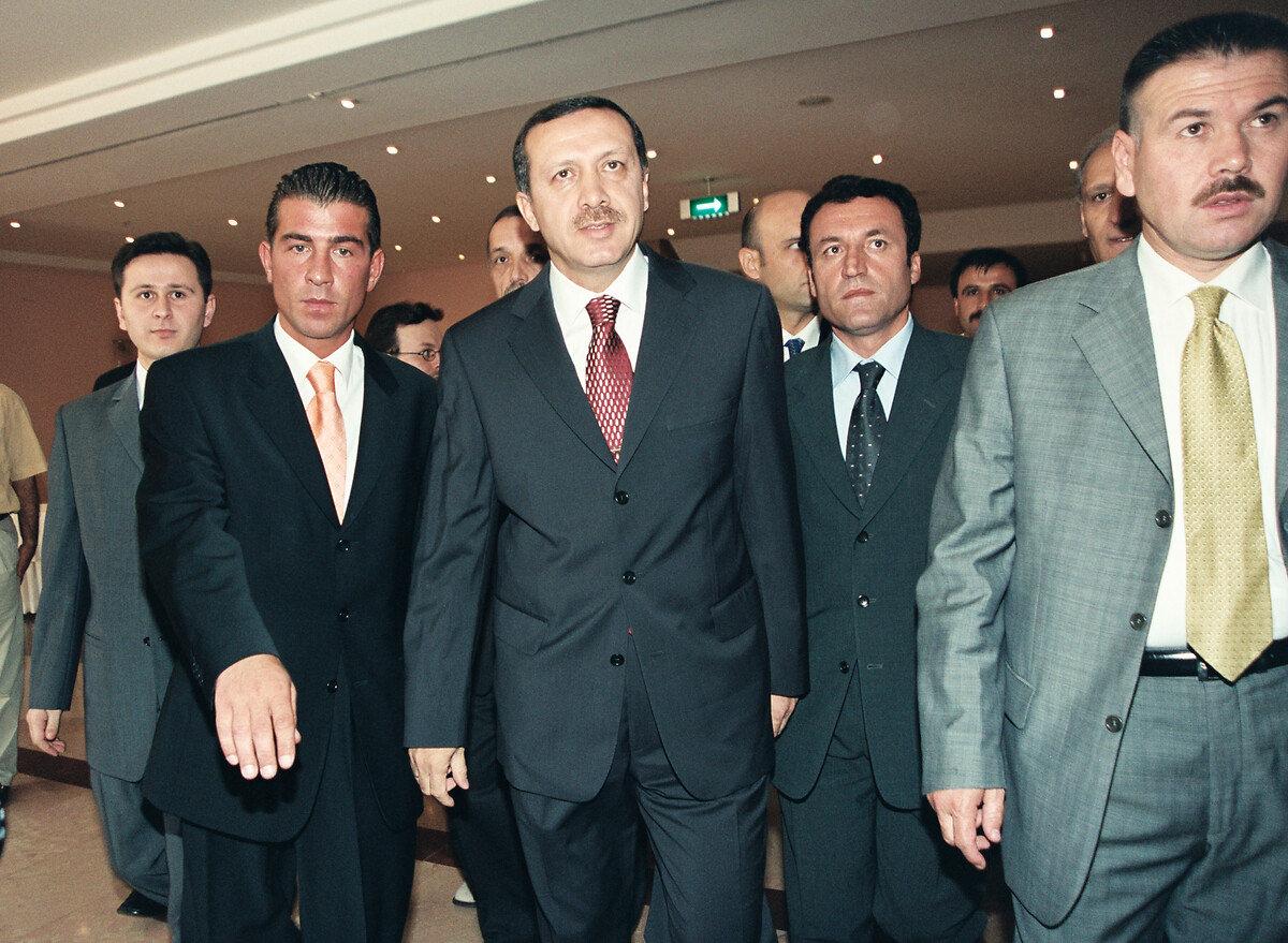 Tarih: 14 Ağustos 2001 / Adalet ve Kalkınma Partisi Tanıtım Toplantısından bir fotoğraf...