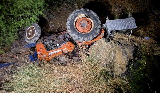 Osmaniye'de trakt&ouml;r dereye yuvarlandı: 2 &ouml;l&uuml;