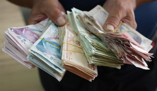 Dilencinin &uuml;zerinden &ccedil;ıkan paralar ekipleri şaşırttı