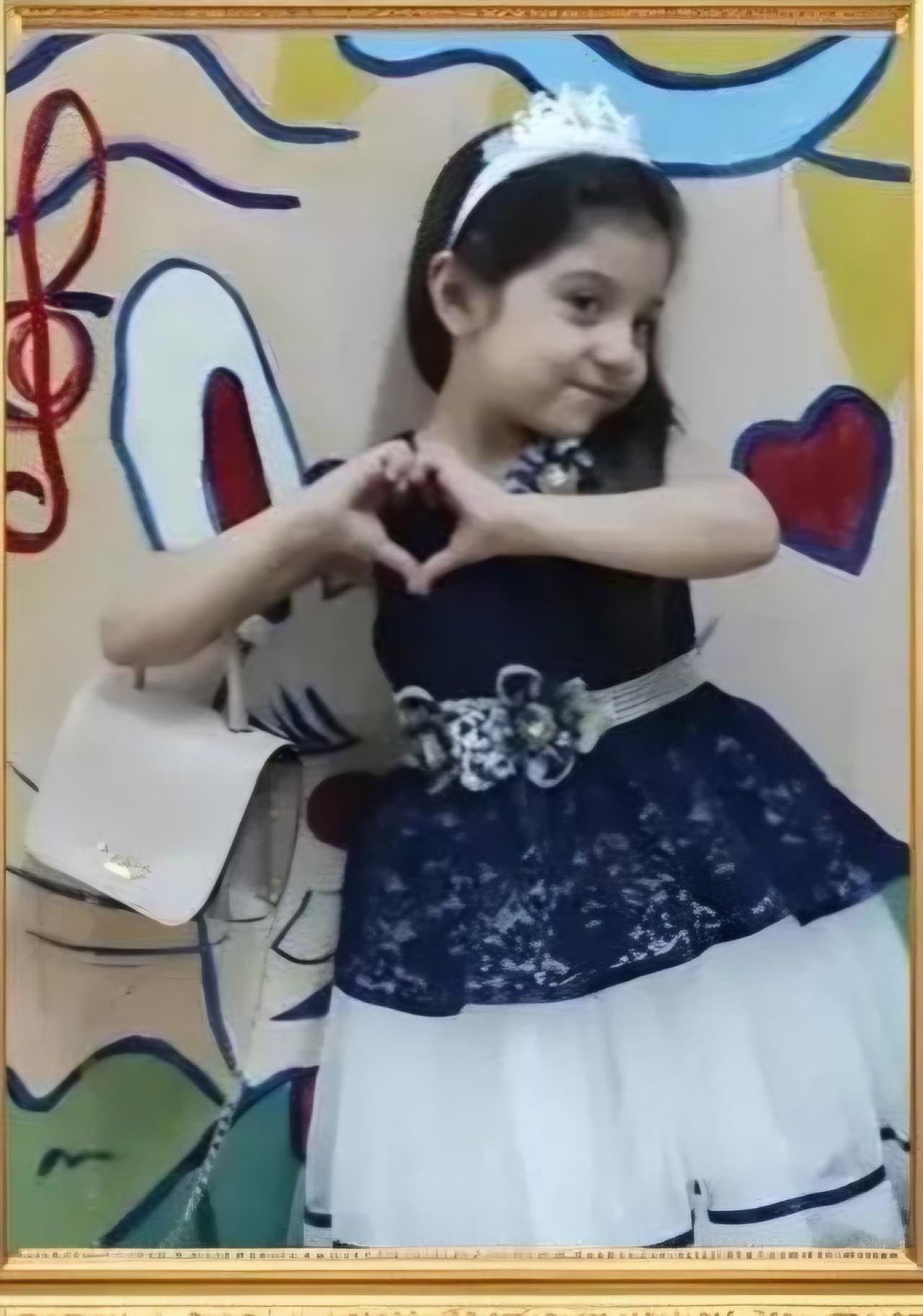Otomobilin çarptığı 7 yaşındaki Azra, hayatını kaybetti.