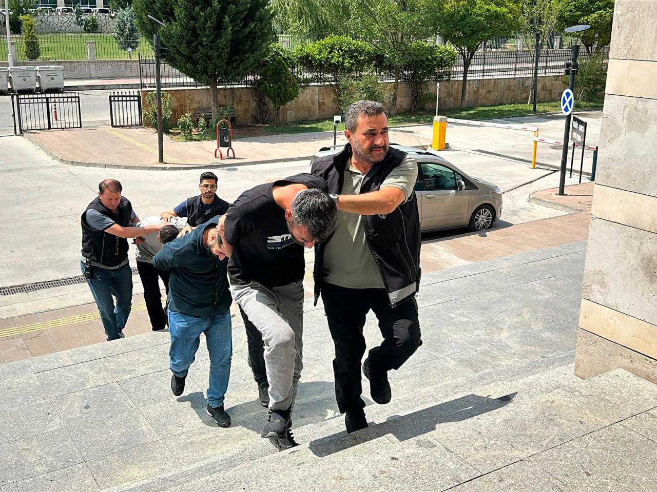 Uşak’ta milyonluk soygun : Gözaltına alınan 3 şüpheli tutuklandı
