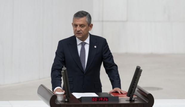 Yeni Parti&rsquo;de b&uuml;y&uuml;k b&ouml;l&uuml;nme: &Ouml;zg&uuml;r &Ouml;zel kendi kurduğu partide azınlığa d&uuml;şt&uuml;