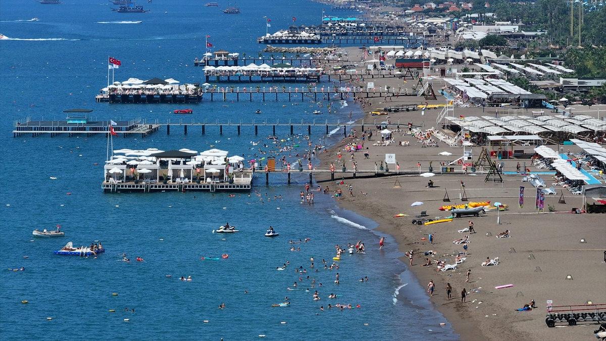 Antalya yine rekora koştu: 10 milyon turist barajı geçildi