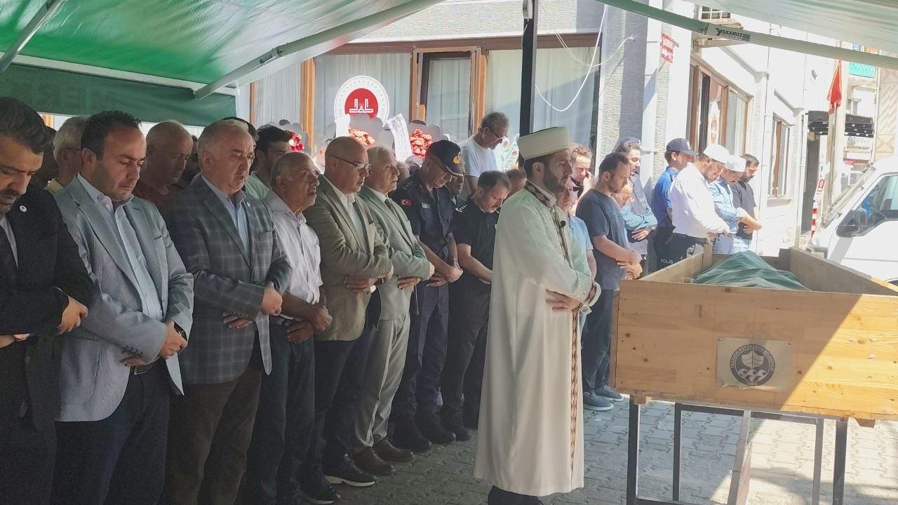 Cenaze namazı kılındı. 