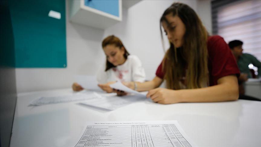 Üniversiteyi kazananlara müjde! 20 bin TL eğitim yardımı verilecek