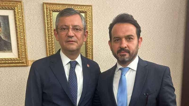 Özgür Özel ve İzmit CHP İlçe Başkanı Gökhan Ercan