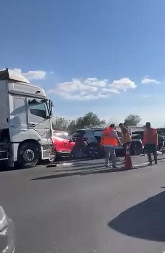 Olay yerine çok sayıda ekip sevk edildi.