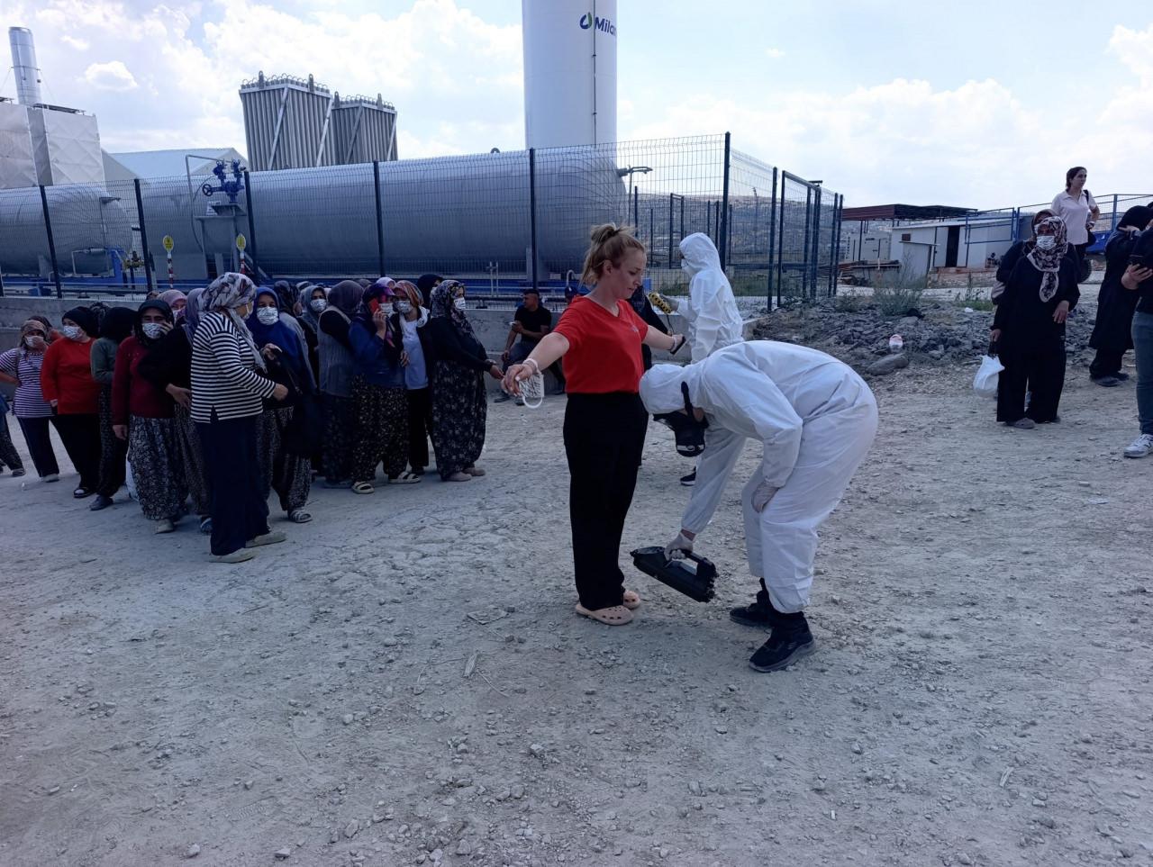 Tarım ilacından zehirlenen işçiler. 