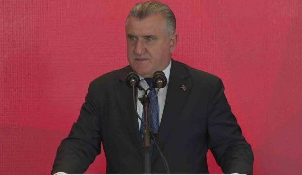 Bakan Bak'tan altın madalya kazanan milli sporculara tebrik