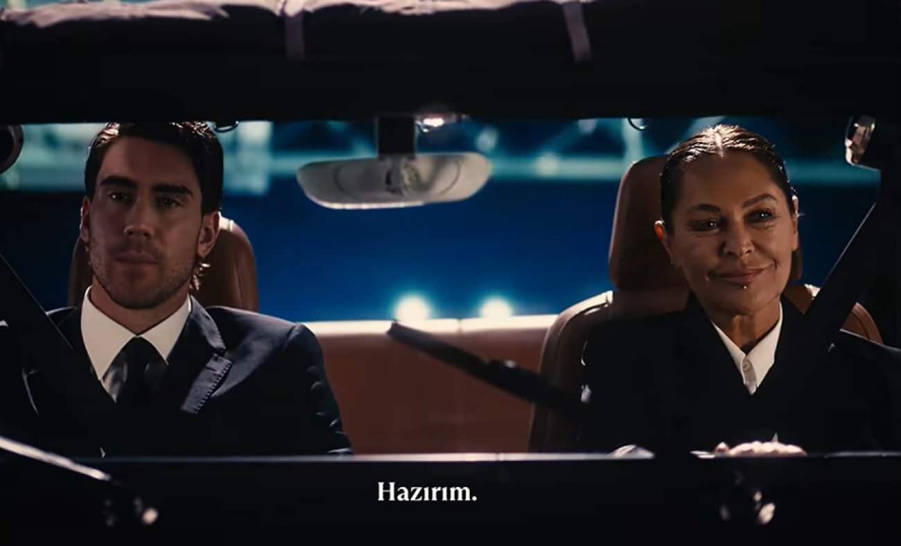 Beşiktaş'a &ouml;zel hazırlanan tanıtım filminde yer aldı: Vlahovic tanıtımında H&uuml;lya Avşar s&uuml;rprizi
