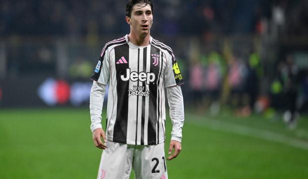 Beşiktaş'ta orta saha transferi an meselesi! Gen&ccedil; yıldız gelmeyi kabul etti